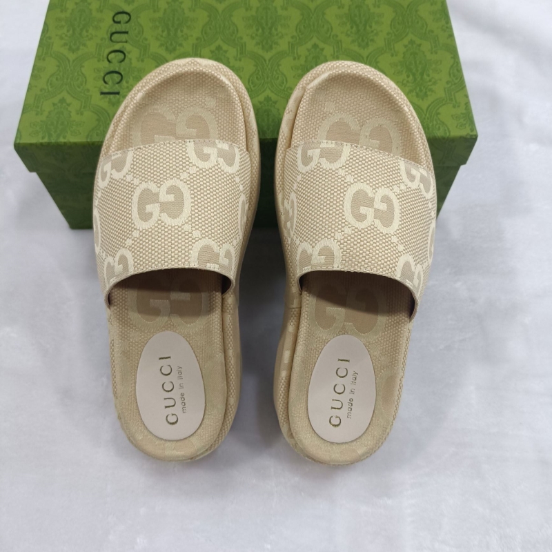 G*u*i slippers